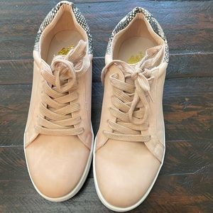 Boutique Sneakers with snakeskin heel